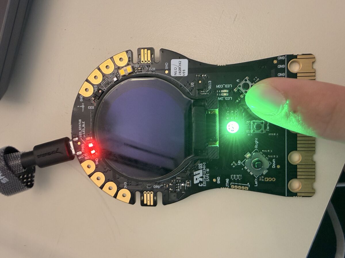 STeaMi avec LED RGB allumée en vert (bouton B)